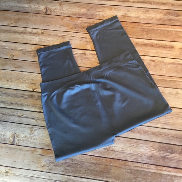 2 for 25 💕 Plus Size Seamless Capri Leggings - Picture 5 of 5